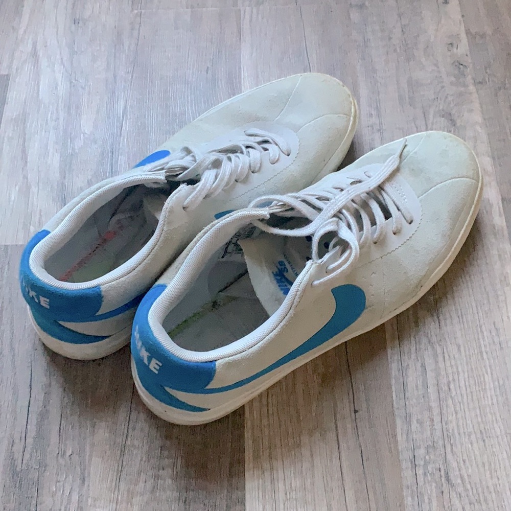 Nike Hyperfeel Tennis Shoes